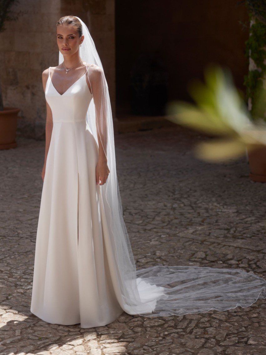 Fotografia: Bianco Avorio Velo da cattedrale a un piano in tulle glitterato con bordo in perle di vetro S521