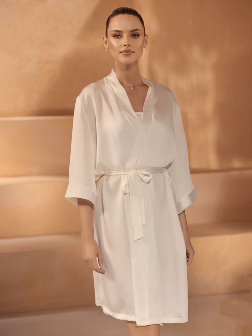 Fotografia: Bianco Avorio Vestaglia da sposa con maniche a 3/4 in raso E439
