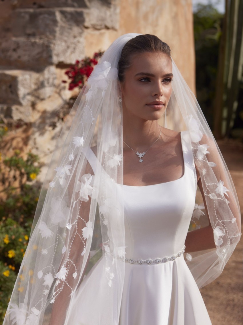 Photograph: Bianco Ivory Single Tier Floral Embroidered Cathedral Veil S520