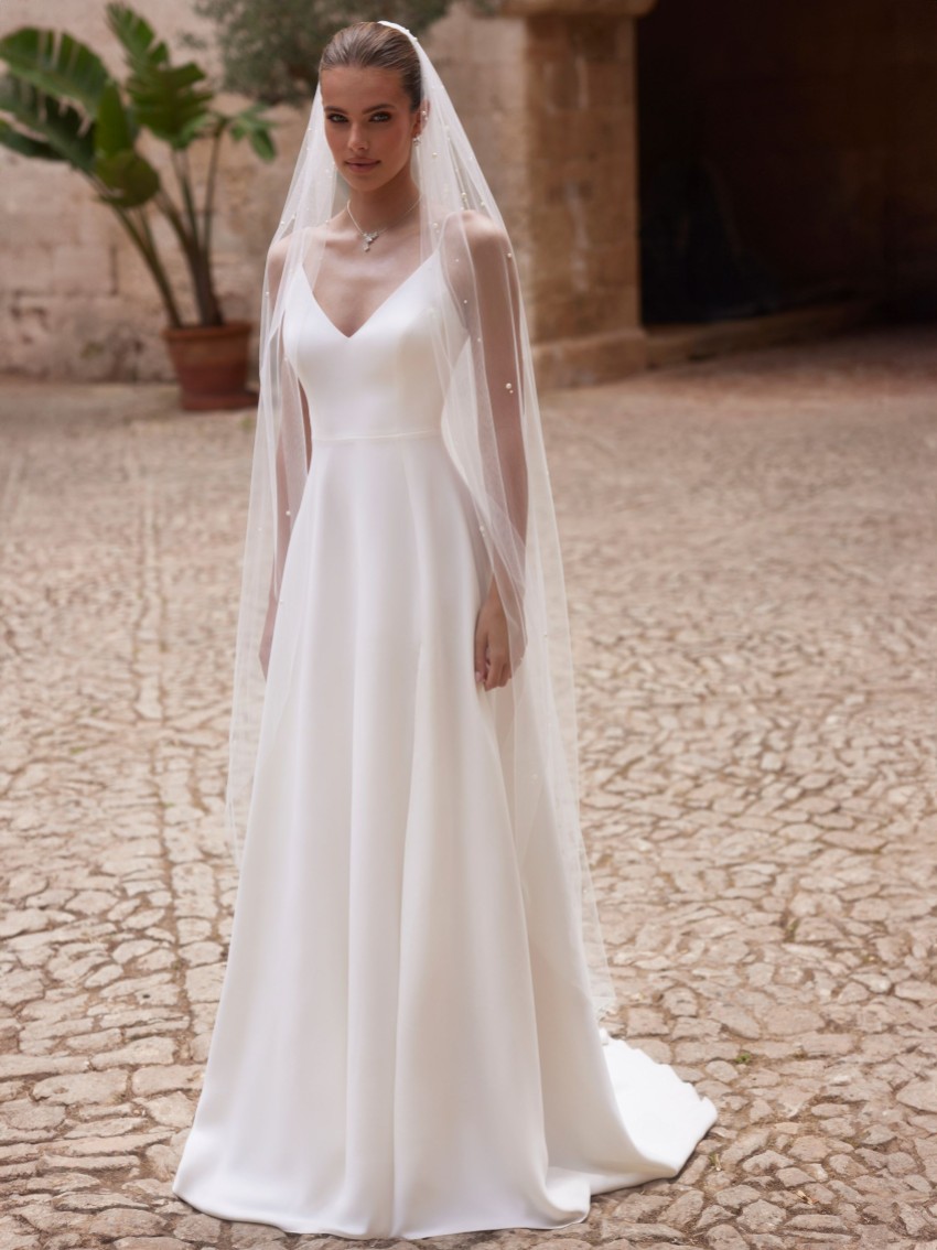 Photograph: Bianco Ivory Single Tier Scattered Pearl Waltz Length Veil S527