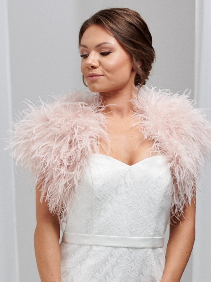 Fotografia: Hayworth Bolero da sposa in piume di struzzo color rosa bordeaux