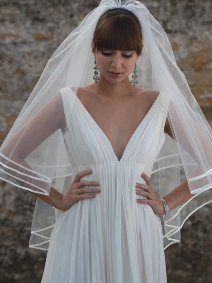 Photograph: Joyce Jackson Barbados Double Row Satin Edge Veil (voile à double rangée de bords en satin)