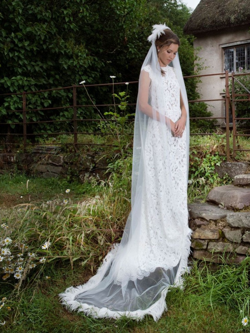 Photograph: Joyce Jackson Flamenco 1920's Inspired Feather Chapel Length Veil (voile de chapelle en plumes)