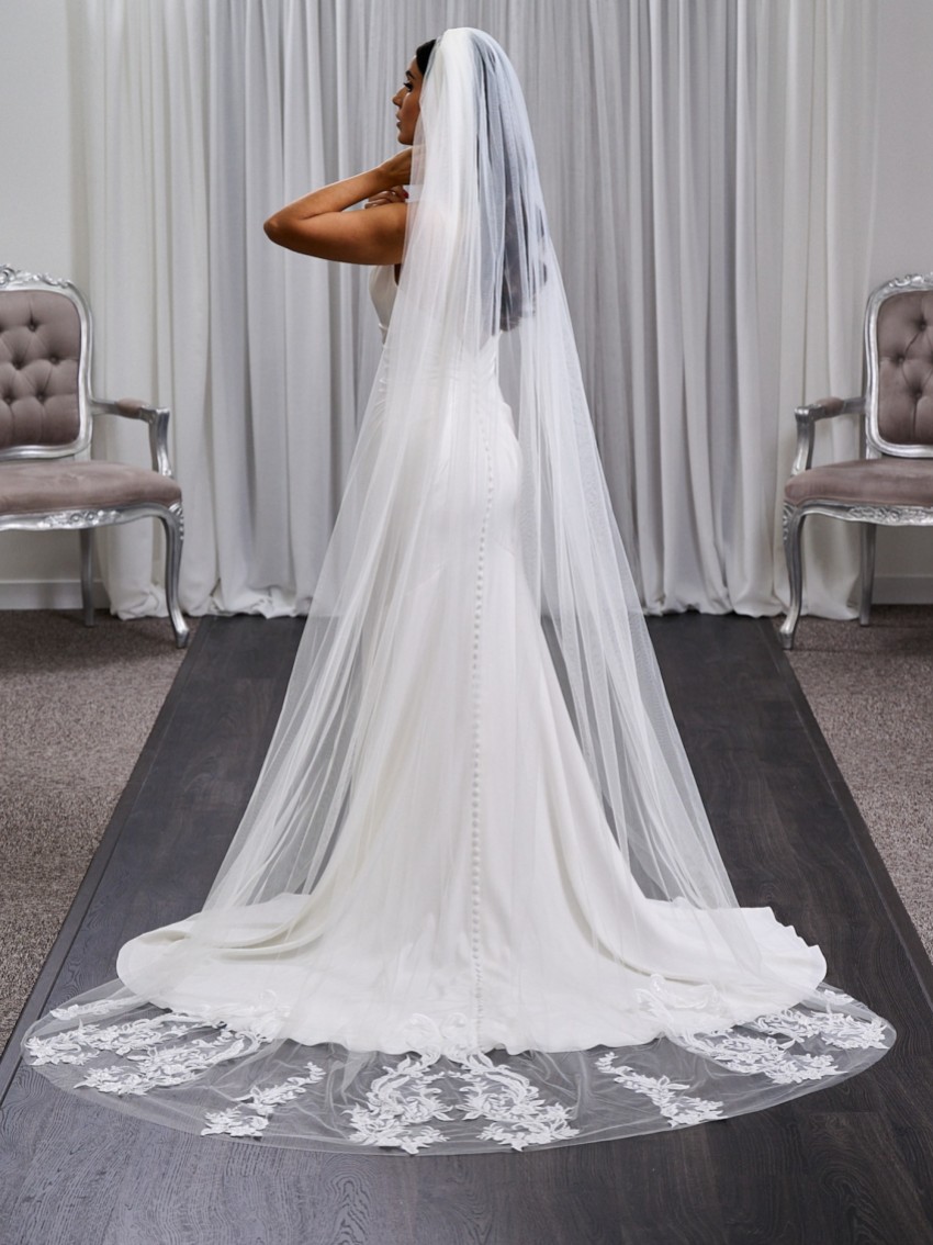 Photograph: Kensington Voile de tulle italien à un étage avec motifs de dentelle ornés