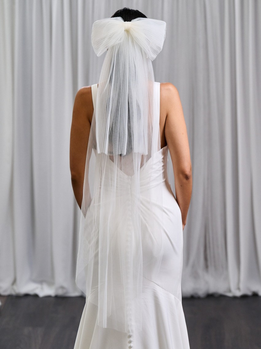 Fotograf: Mayfair Elfenbein Plissee Tüll Schleife Schleier