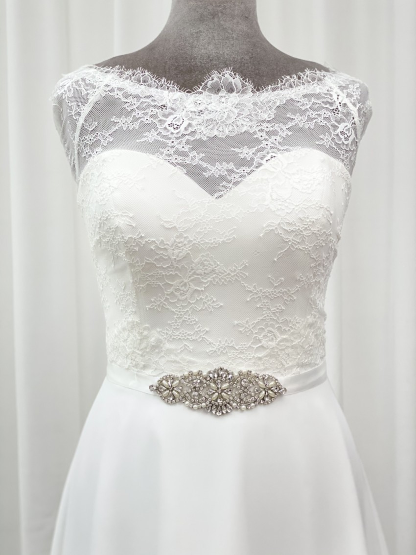 Photograph: Perfect Bridal Ceinture de robe de mariée Antonia en cristal et perles