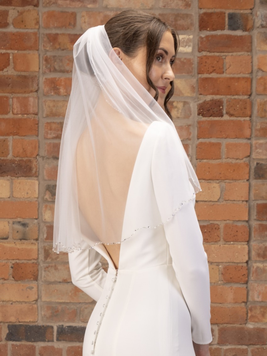 Fotografia: Perfect Bridal Velo corto avorio a un piano con perle e diamanti