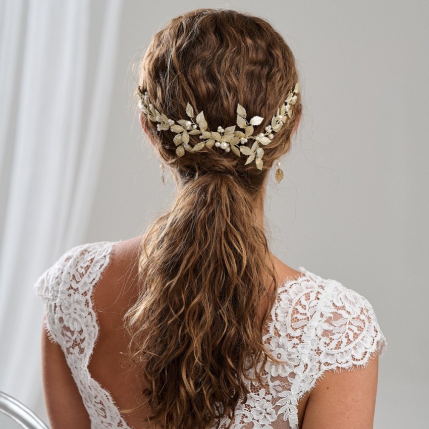 Photograph: Arianna Aurelia - Demi-halo en perles et feuilles AR636