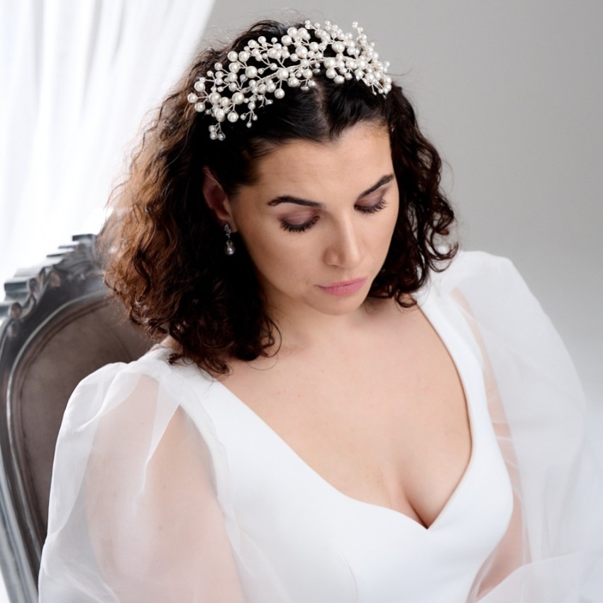 Photograph: Arianna Bandeau de perles Everlasting Statement AR632