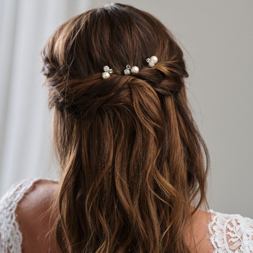 Photograph: Arianna Mira Set de 3 épingles à cheveux en perles, cristal et diamants ARP614