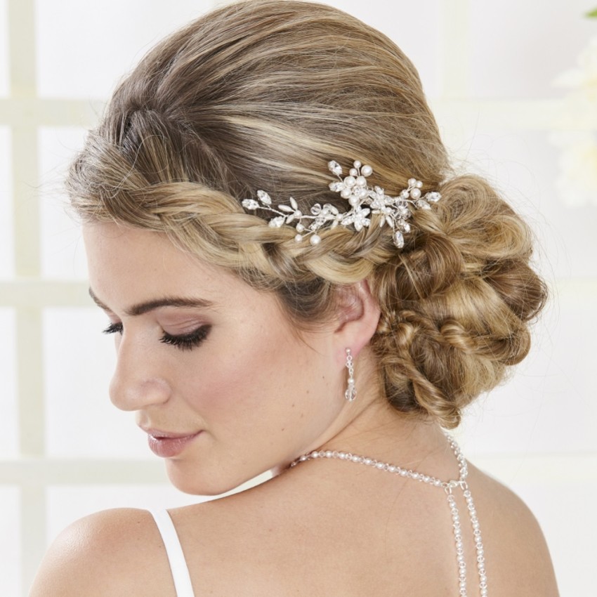 Photograph: Arianna Peigne à cheveux Briar Small Floral Bridal AR554