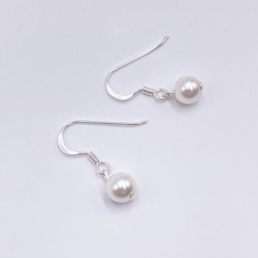 Photograph: Arianna Simple Pearl Drop Earrings