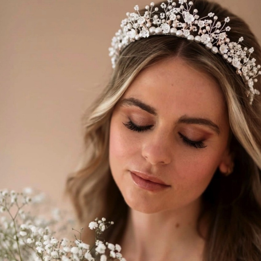 Fotografia: Arianna Tiara astrale di perle, perline e fiori AR737