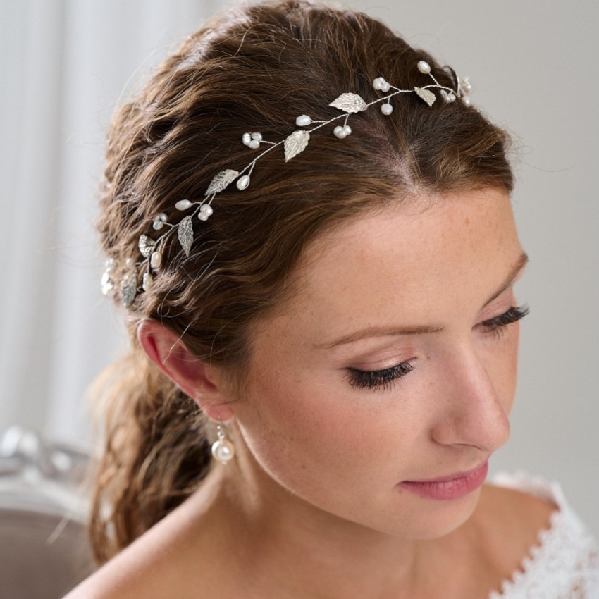 Photograph: Arianna Vigne à cheveux en feuilles et perles AR772