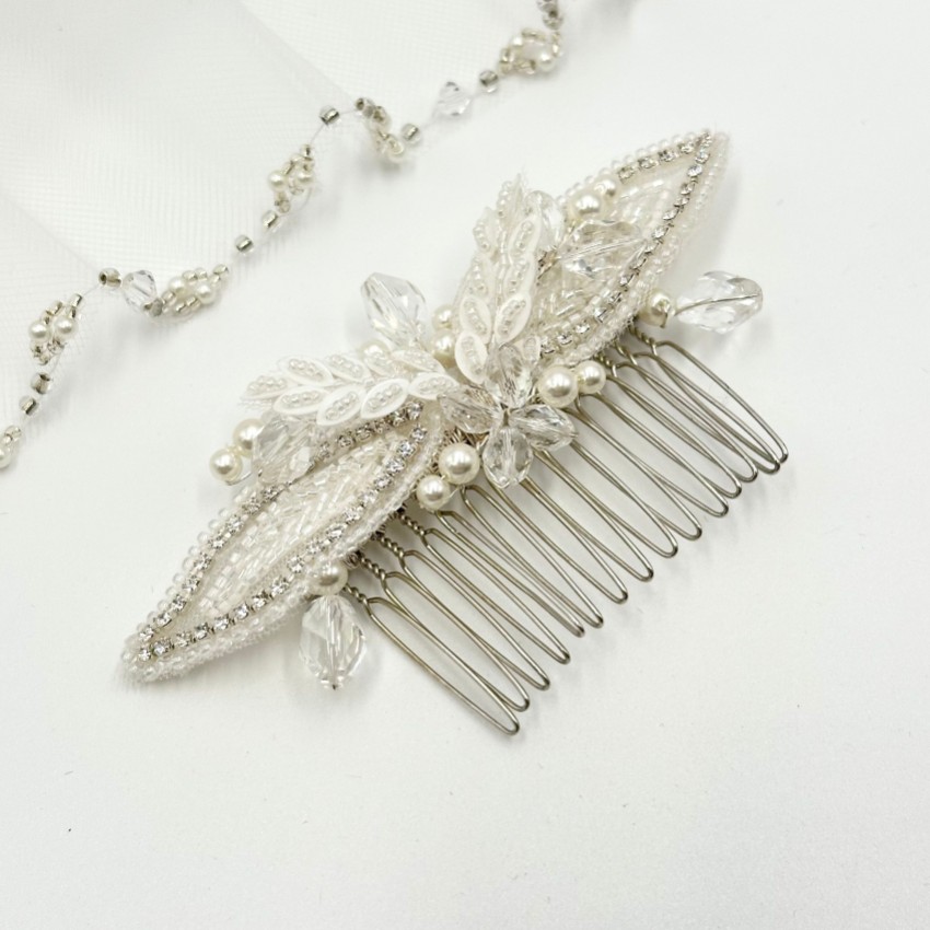 Photograph: Astoria Vintage Inspired Beaded Leaves Hair Comb