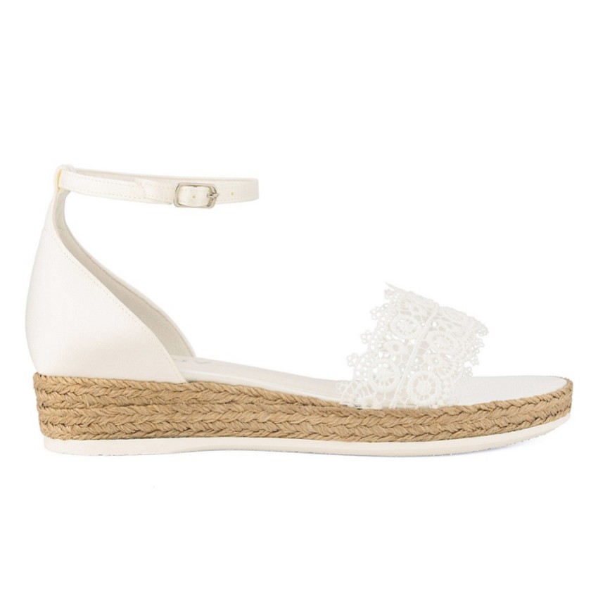 Fotograf: Avalia Bahia Elfenbein Spitze und Satin Boho Espadrille Sandalen