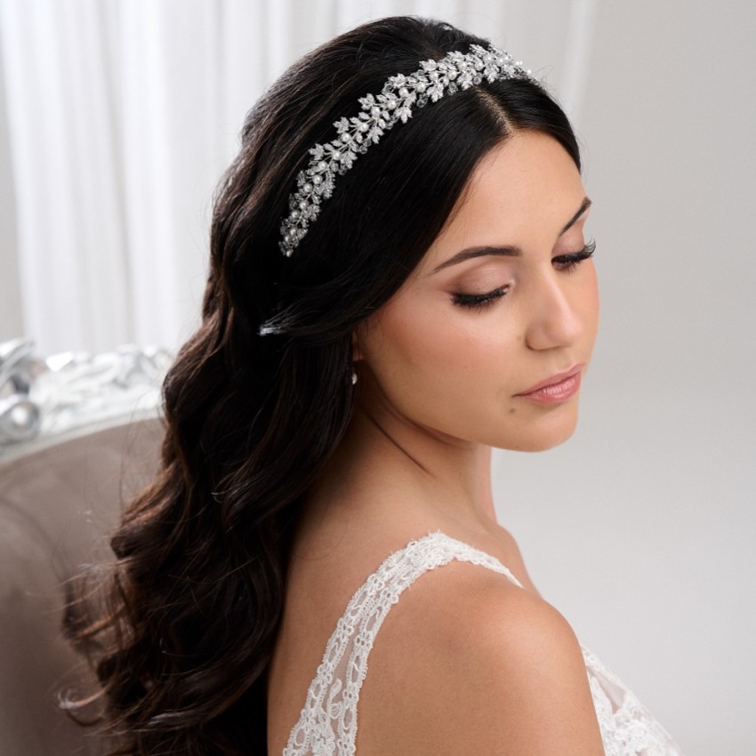 Photograph: Bandeau de mariage Toscane en cristal argenté avec feuilles et perles