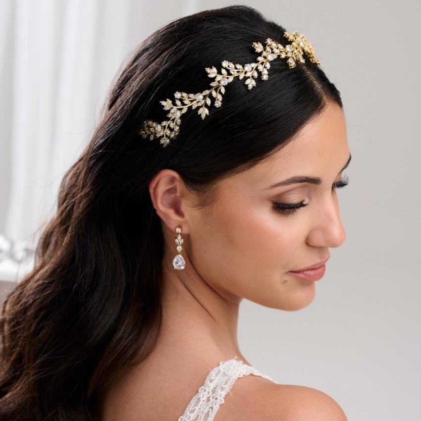 Photograph: Bandeau de mariage Veneto Gold Crystal Leaves