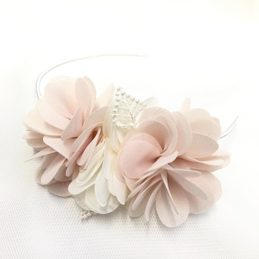 Photograph: Bandeau latéral Madelyn Blush and Ivory Flowers