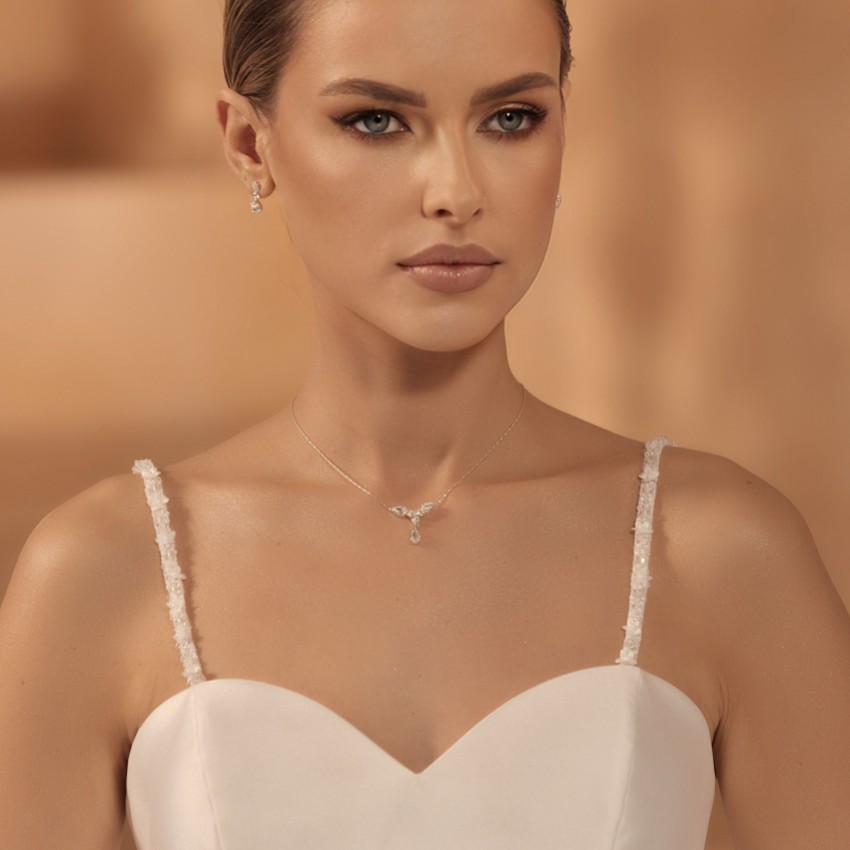 Fotograf: Bianco Abnehmbare, dünne, elfenbeinfarbene, perlenbesetzte Träger für ein geblümtes Kleid