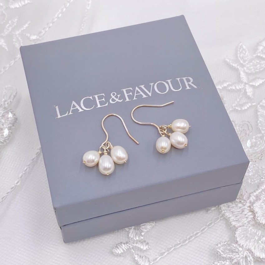 Photograph: Boucles d'oreilles Kelani en perles d'eau douce