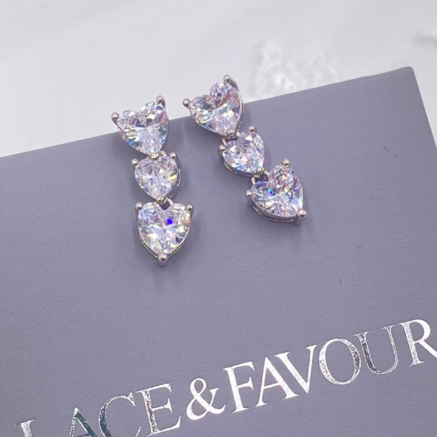 Photograph: Boucles d'oreilles mariage Langham CZ Crystal Hearts