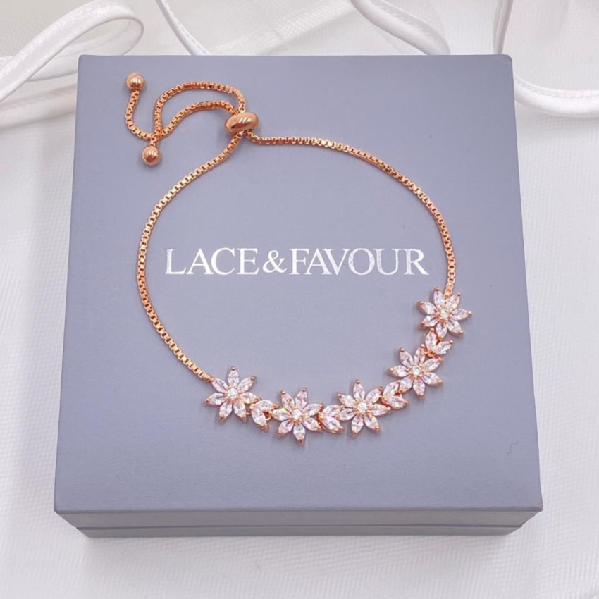 Photograph: Bracelet réglable Daisy Rose Gold Floral Crystal