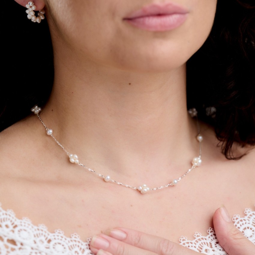 Photograph: Eliana - Collier à chaînes avec perles d'eau douce et grappes de perles