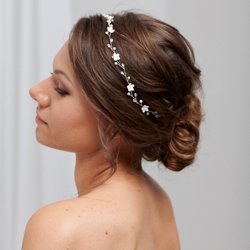 Fotograf: Fleur Zarte Perlen- und Kristallblumen-Haarschleife