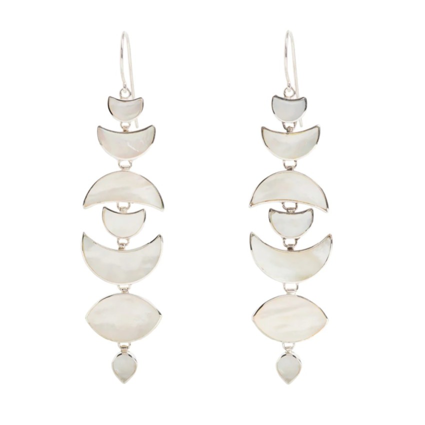 Photograph: Freya Rose Boucles d'oreilles Warrioress en argent nacré avec pendentifs en forme de lune