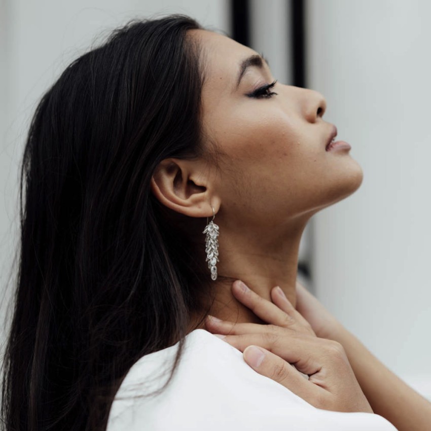 Photograph: Freya Rose Pendants d'oreilles Midi en cristal argenté