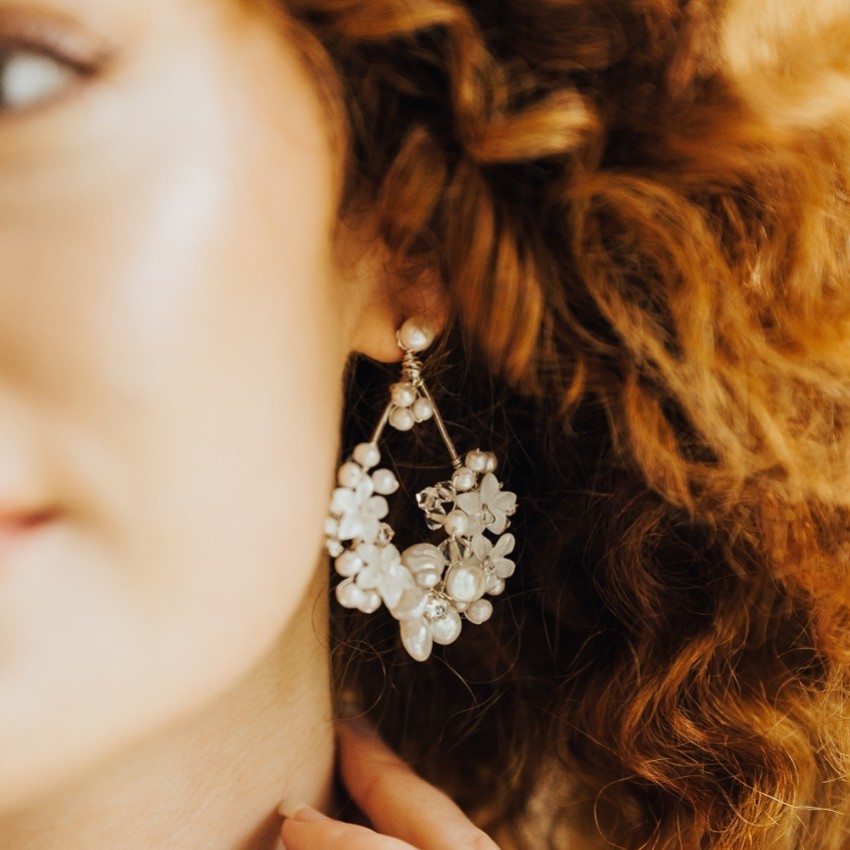 Photograph: Hermione Harbutt Boucles d'oreilles chandelier floral Fleurette