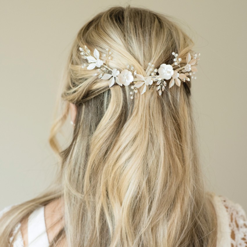 Photograph: Ivory and Co Barrette à cheveux Bloom en cristal et perles avec croissant floral en argent