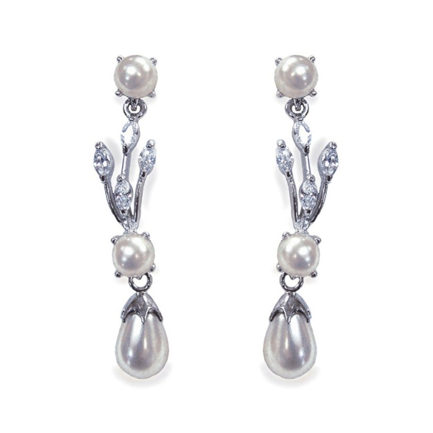 Photograph: Ivory and Co Belgravia Pearl and Crystal Drop Wedding Earrings
