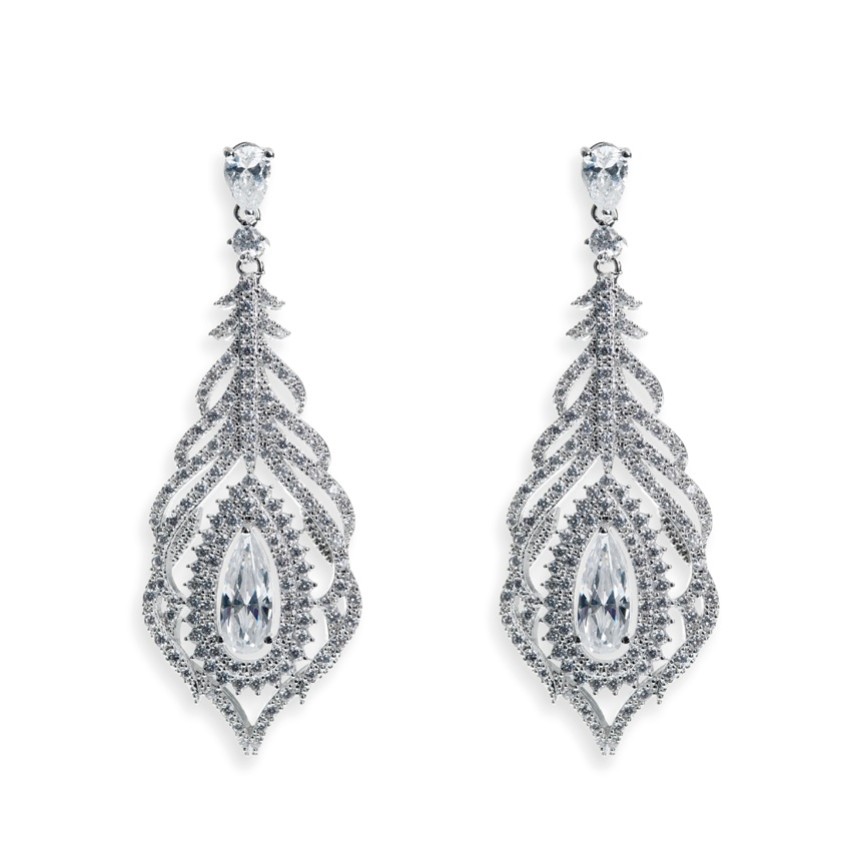 Photograph: Ivory and Co Boucles d'oreilles mariage Cafe Royale en plumes de cristal