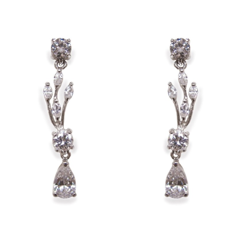 Photograph: Ivory and Co Boucles d'oreilles mariage Mayfair d'inspiration vintage avec gouttes de cristal