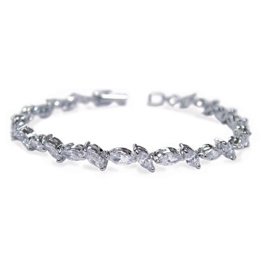 Photograph: Ivory and Co Bracelet de mariage Andorra en zircon cubique