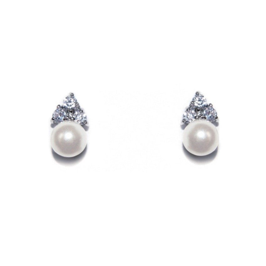 Photograph: Ivory and Co Classic Pearl Earrings