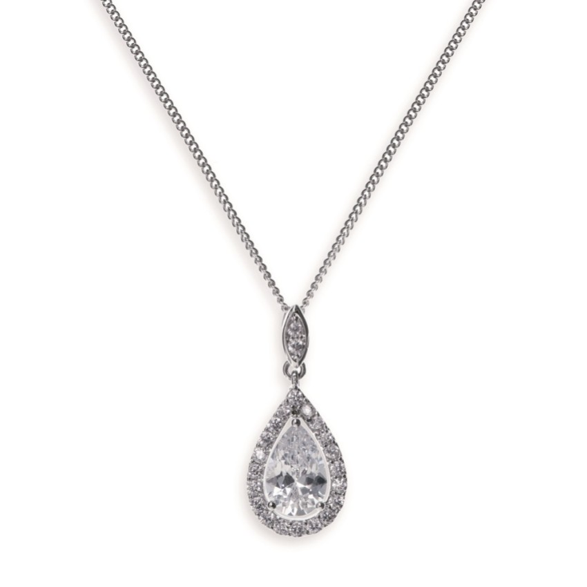 Photograph: Ivory and Co Collier à pendentifs en cristal Belmont