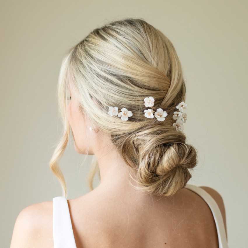 Photograph: Ivory and Co Fleur Set de 3 épingles à cheveux à fleurs en céramique dorée