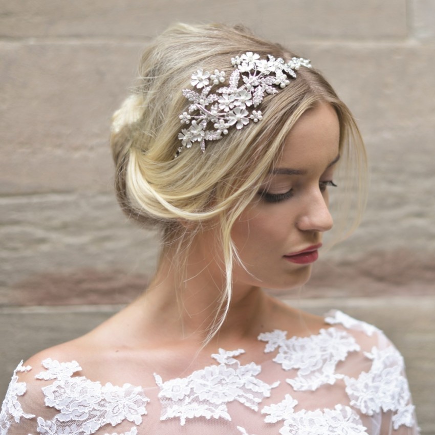 Fotograf: Ivory and Co Hermione Silber emaillierte Blüten Hochzeit Kopfstück