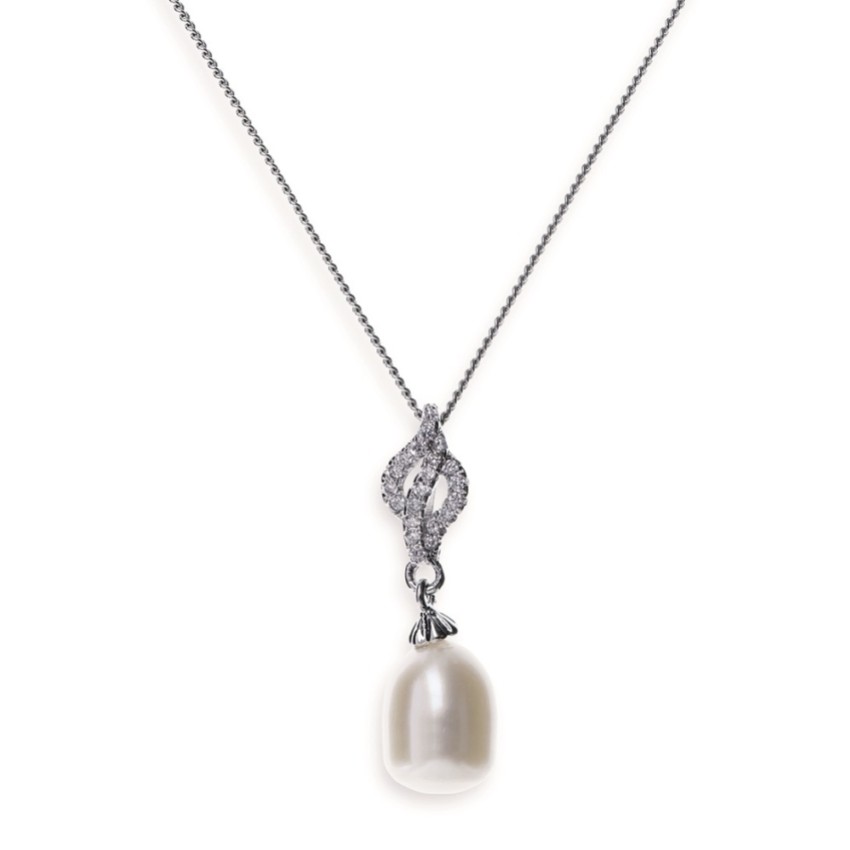 Photograph: Ivory and Co Lisbon Pearl Pendant Necklace