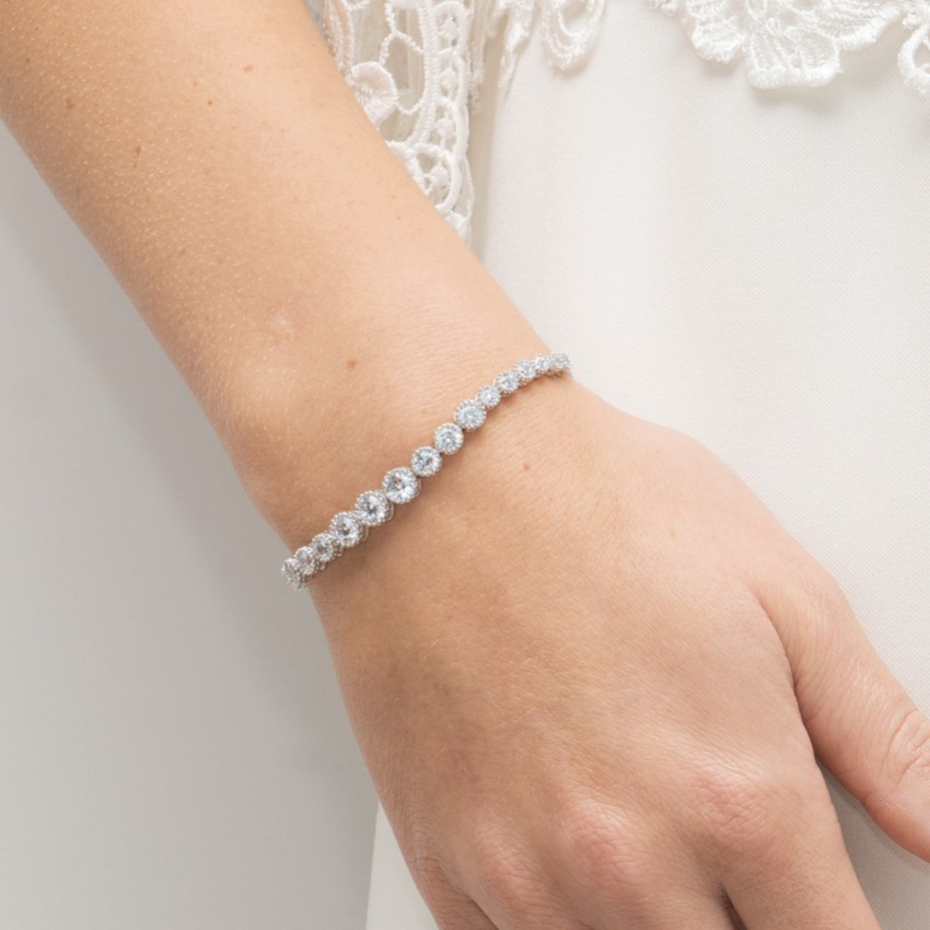 Fotograf: Ivory and Co Marseille Silver Graduating Crystal Toggle-Armband