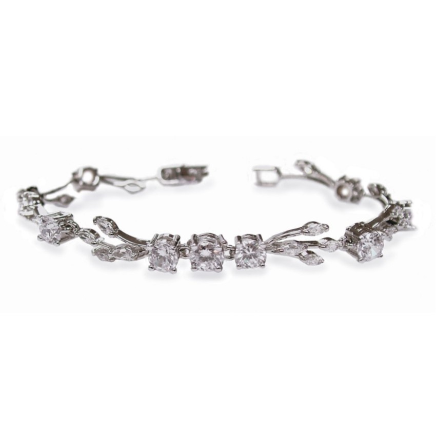 Photograph: Ivory and Co Mayfair Vintage Inspired Crystal Wedding Bracelet