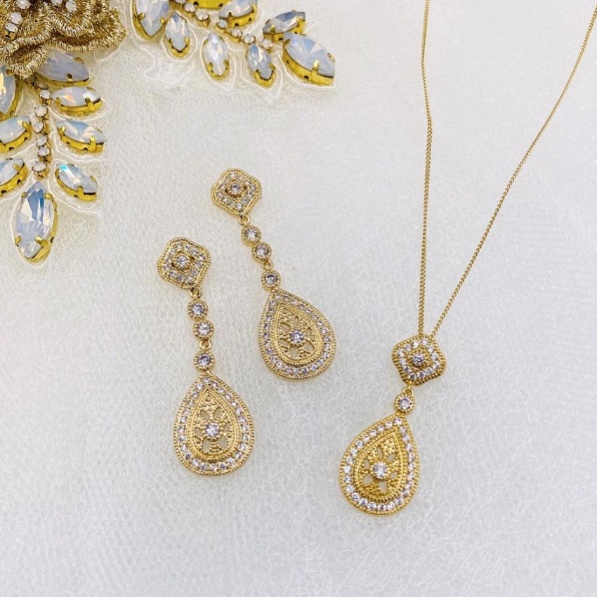 Photograph: Ivory and Co Moonstruck Gold Crystal Bridal Jewellery Set