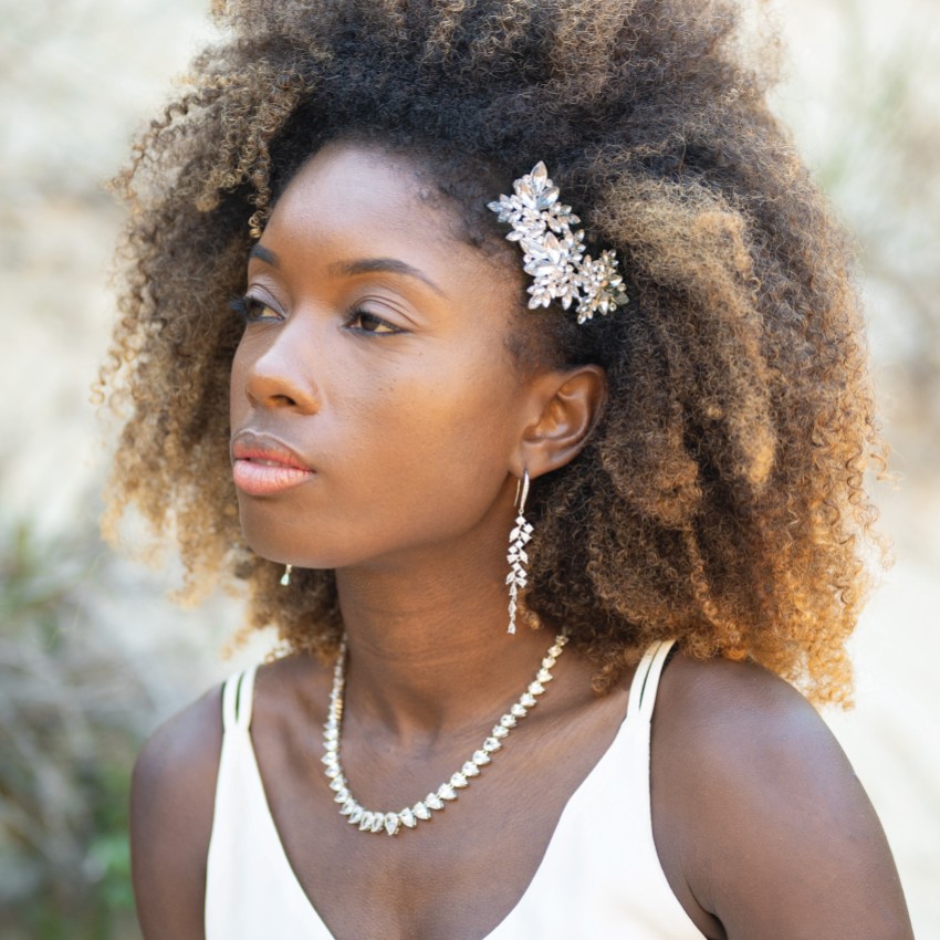 Photograph: Ivory and Co Peigne à cheveux Moonstar Silver Sparkling Crystal and Pearl