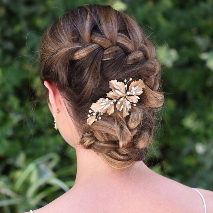 Photograph: Ivory and Co Pince à cheveux feuilles de bronze et cristaux d'opale en forme de soleil