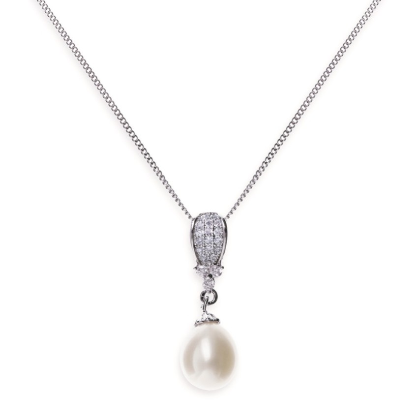 Photograph: Ivory and Co Serrano Pearl Pendant Necklace