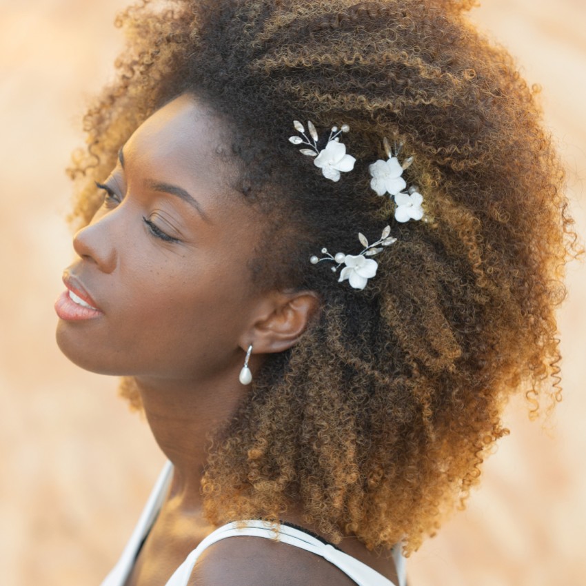 Photograph: Ivory and Co Set d'épingles à cheveux Floret Silver Crystal and Pearl Flower