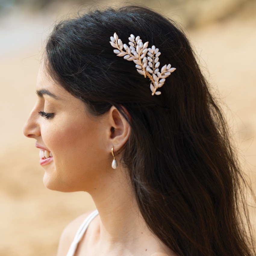 Photograph: Ivory and Co Summer Glow Gold Leafy Hair Comb